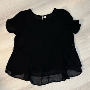 Chic Black Women's Short Sleeve Top